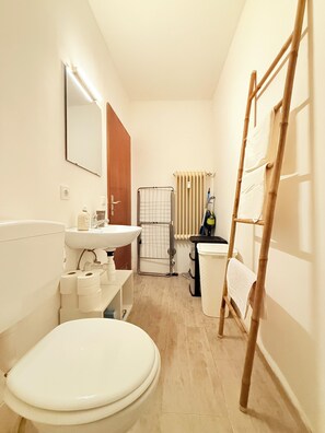 Apartment | Bathroom - 2 bedrooms - baby crib & furnished  (Luxembourg)