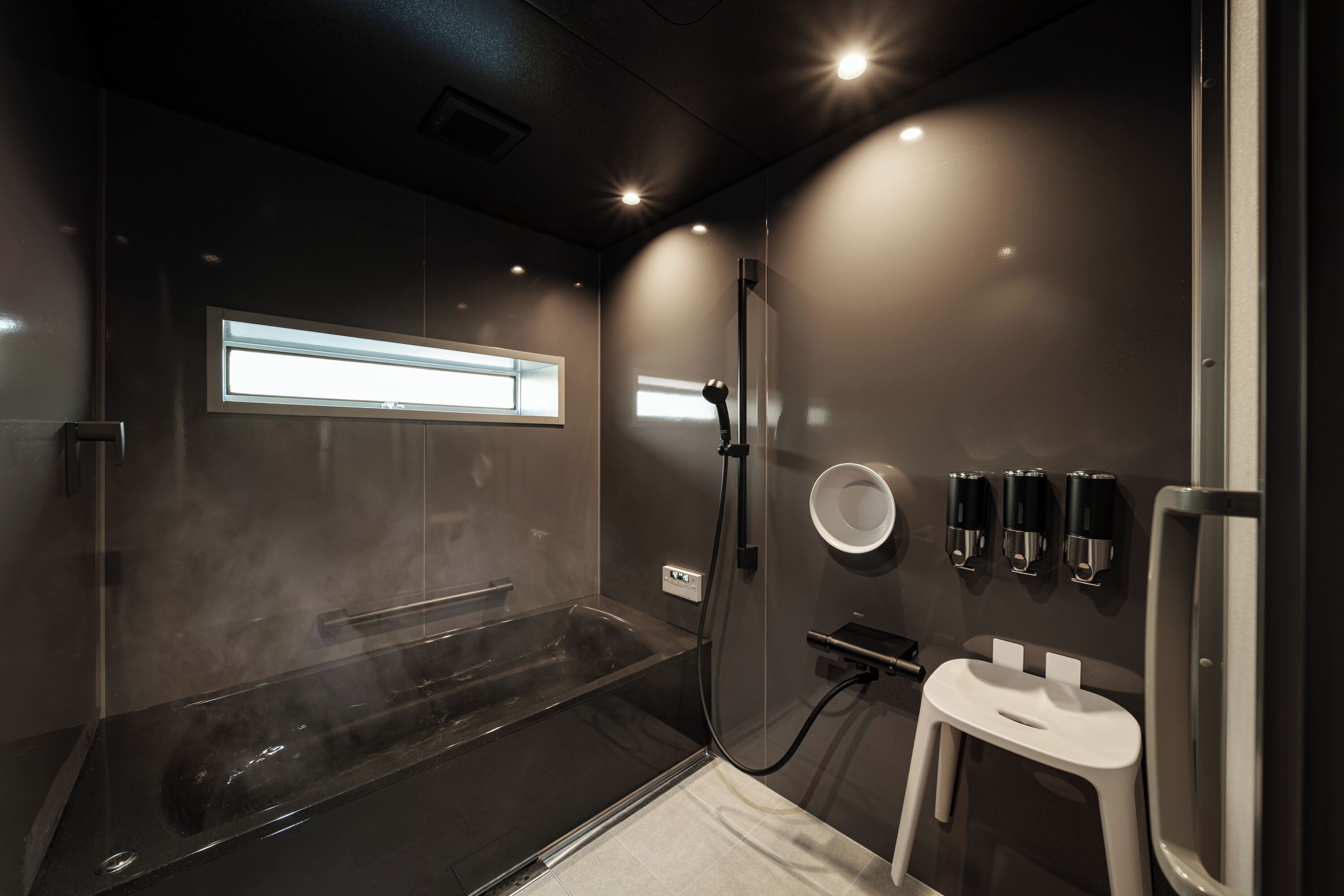 Superior Villa | Bathroom | Separate tub and shower, free toiletries, hair dryer, towels