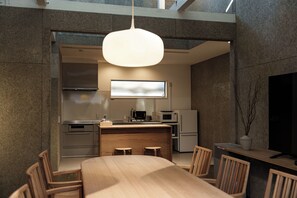 高级别墅 | 私人厨房 | 大冰箱、微波炉、炉灶、厨具/餐具