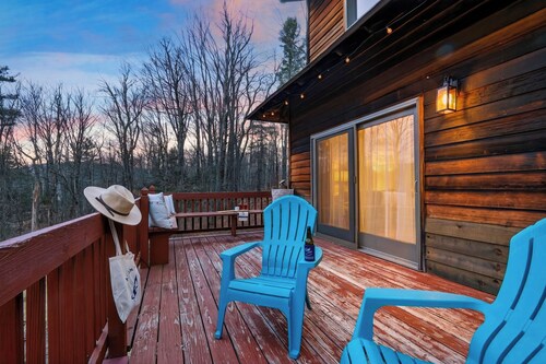 6BR + Hot Tub + Firepit + Playroom | Mins to Hunter Mountain + Catskills Hikes