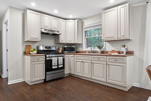 Fridge, microwave, oven, stovetop - 6BR + Hot Tub + Firepit + Media Room | Mins to Hunter Mountain + Catskills Hikes (Tannersville)