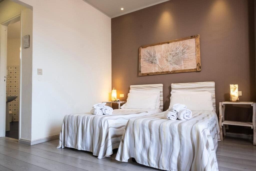 Superior Double Room, Balcony, Partial Sea View | Peti besi dalam bilik, kalis bunyi, Wi-fi percuma 