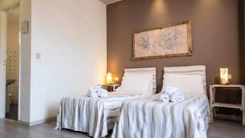 Superior Double Room, Balcony, Partial Sea View | Peti besi dalam bilik, kalis bunyi, Wi-fi percuma