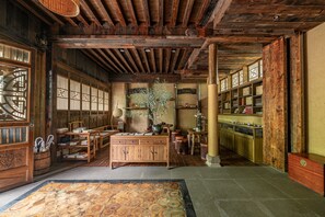 Lobby - L Resident Dragon Cave Resort - Zhangjiajie Wulingyuan - Tujia Ethnic Culture, Quiet Nature Retreat, 100m from Huanglong Cave Entrance (Zhangjiajie)