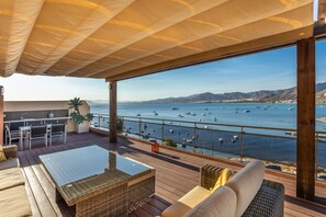 Outdoor dining - Stunning Luxury Penthouse with Sea Views, Wi-Fi and Air Conditioning (La Azohía)