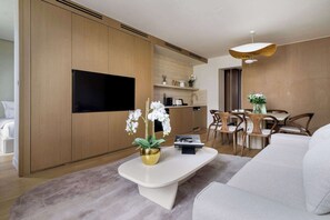 TV - A Exceptional 2-BR/2Ba w/ Services - Champs Elysées (Paris)