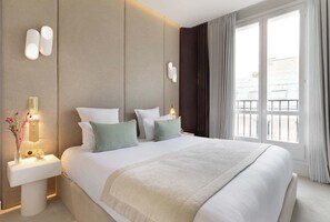 Iron/ironing board, WiFi, bed sheets - A Splendid 2-BR/2Ba w/ Services - Champs Elysées (Paris)