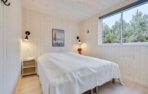 Iron/ironing board, travel cot, free WiFi - Beautiful home in Væggerløse with sauna (Væggerløse)