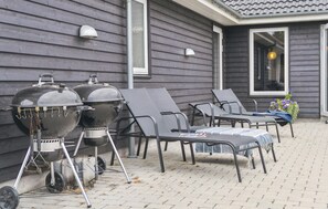 Terrace/patio - Beautiful home in Væggerløse with sauna (Væggerløse)