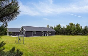 Exterior - Beautiful home in Væggerløse with sauna (Væggerløse)