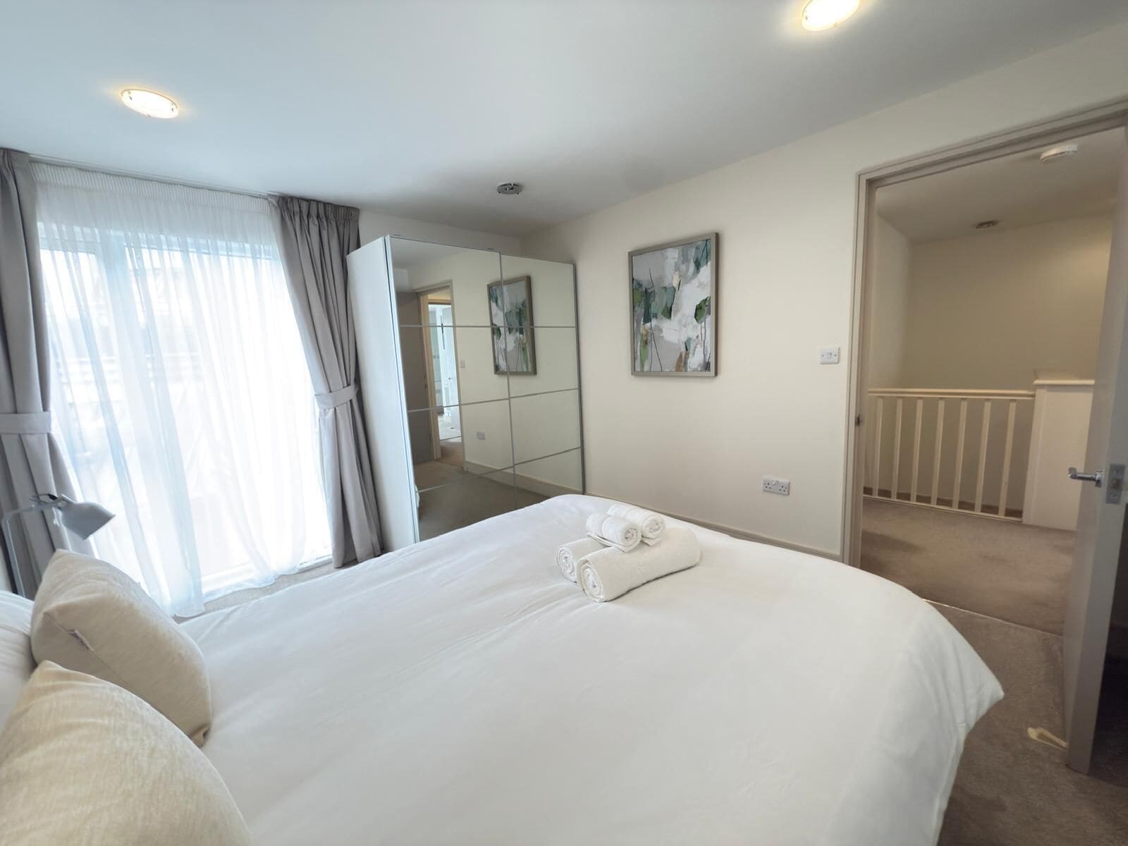 3 slaapkamers, een strijkplank/strijkijzer, gratis wifi, beddengoed