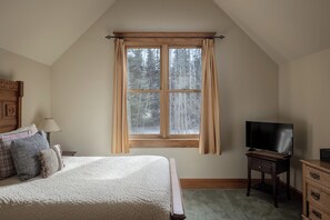 4 bedrooms, iron/ironing board, Internet, bed sheets
