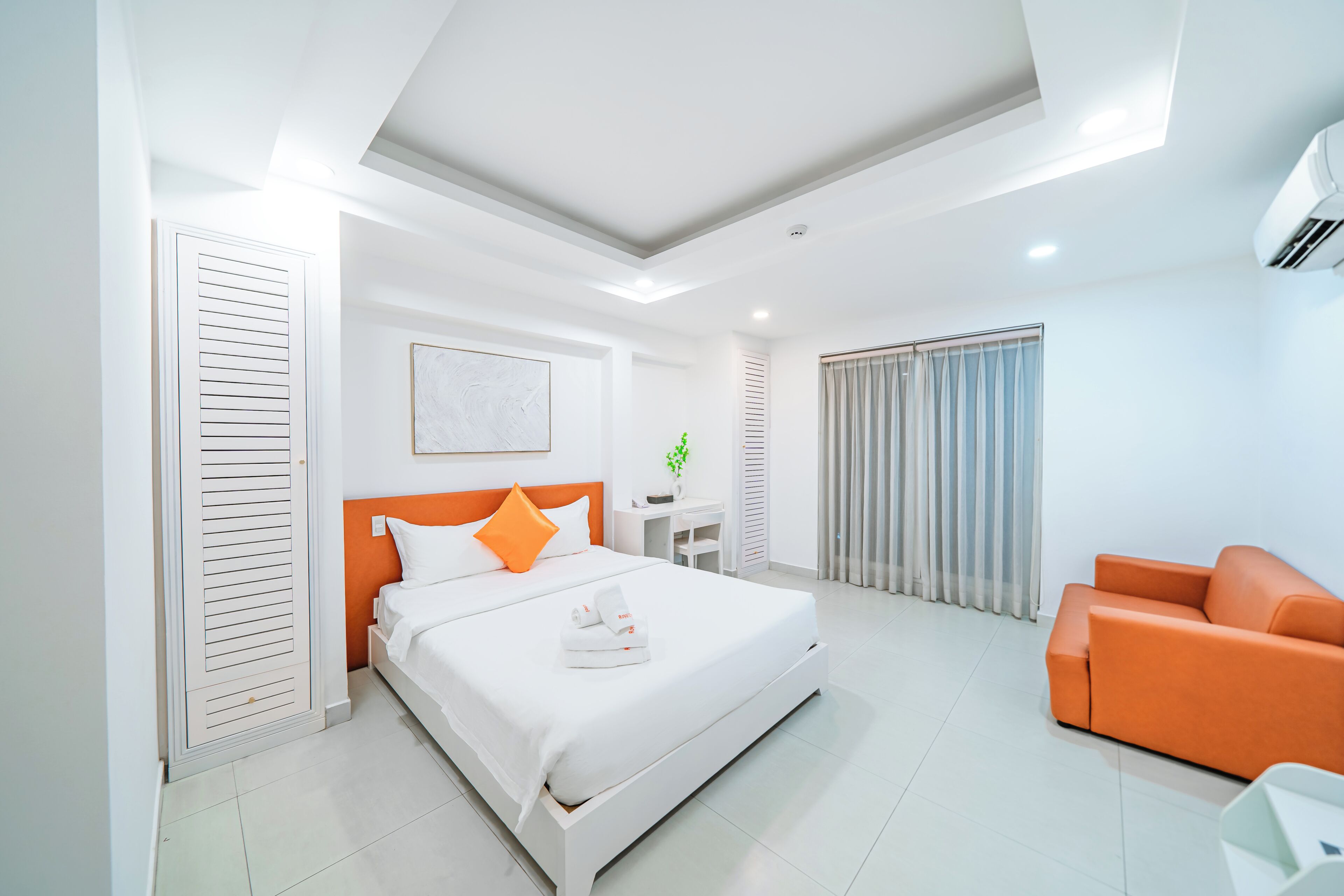 Superior Double Room, City View | Free minibar items, in-room safe, soundproofing, iron/ironing board