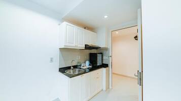 Superior Double Room, City View | Private kitchen | Espresso maker, coffee/tea maker, electric kettle