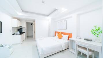 Superior Double Room, City View | Free minibar items, in-room safe, soundproofing, iron/ironing board