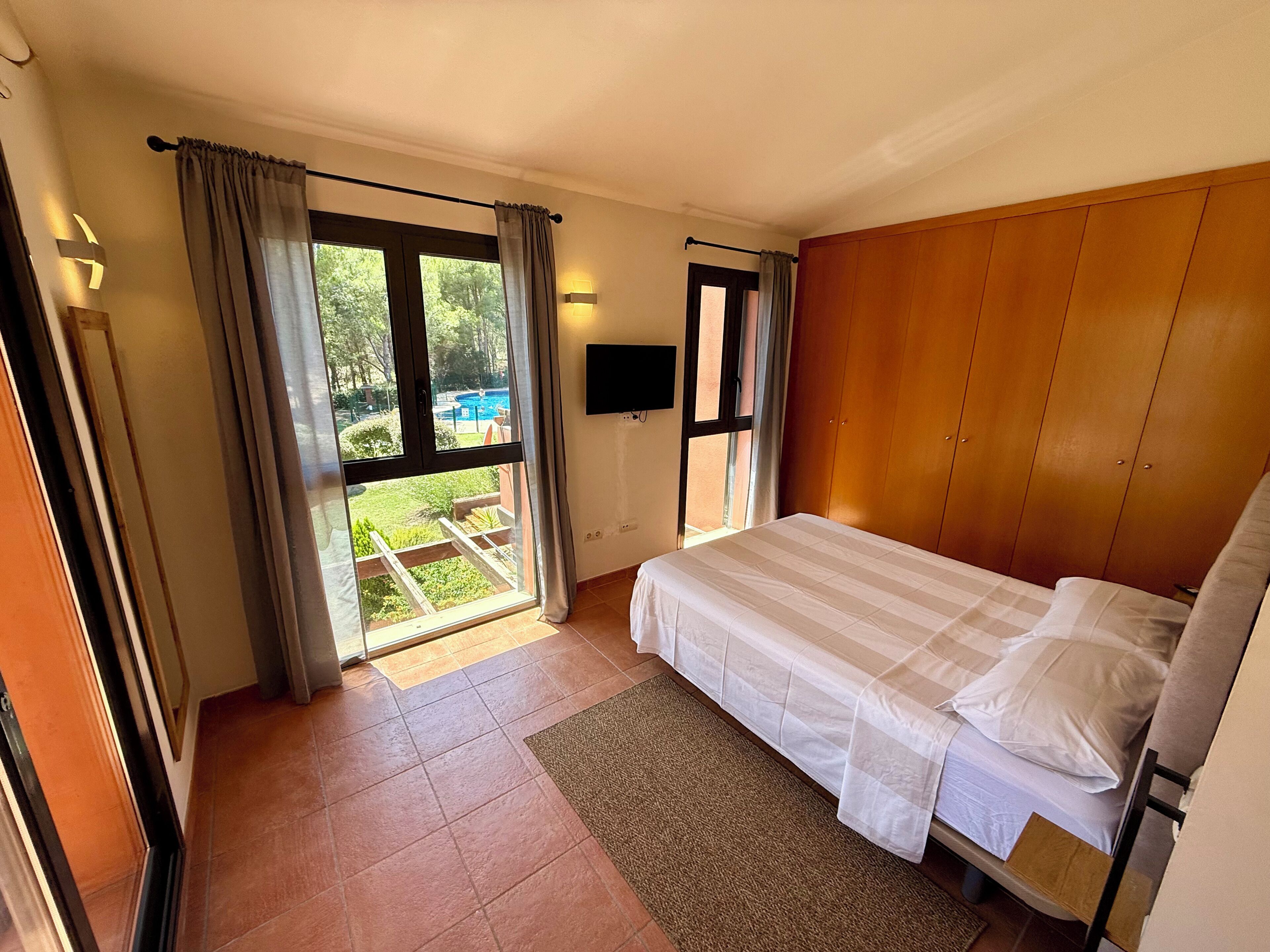 3 slaapkamers, een strijkplank/strijkijzer, wifi, beddengoed