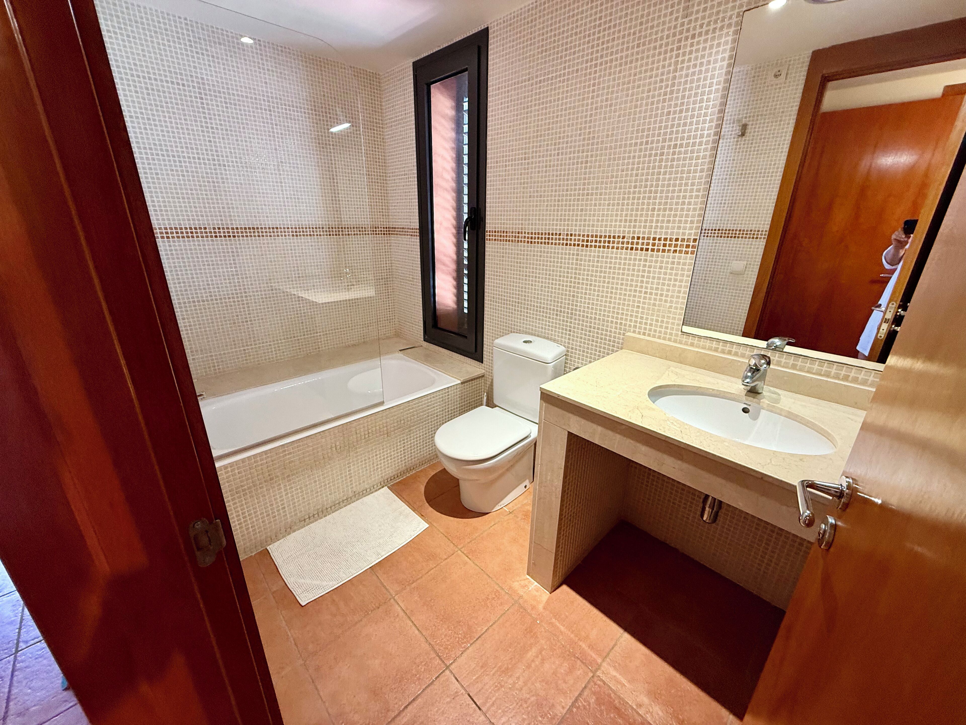 Asciugacapelli, bidet, asciugamani, sapone