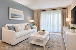 Classic Room | Living area - Averlyn Suites (Toronto)