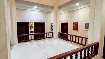 Apartamento Deluxe, balcón, vistas a la ciudad | Interior