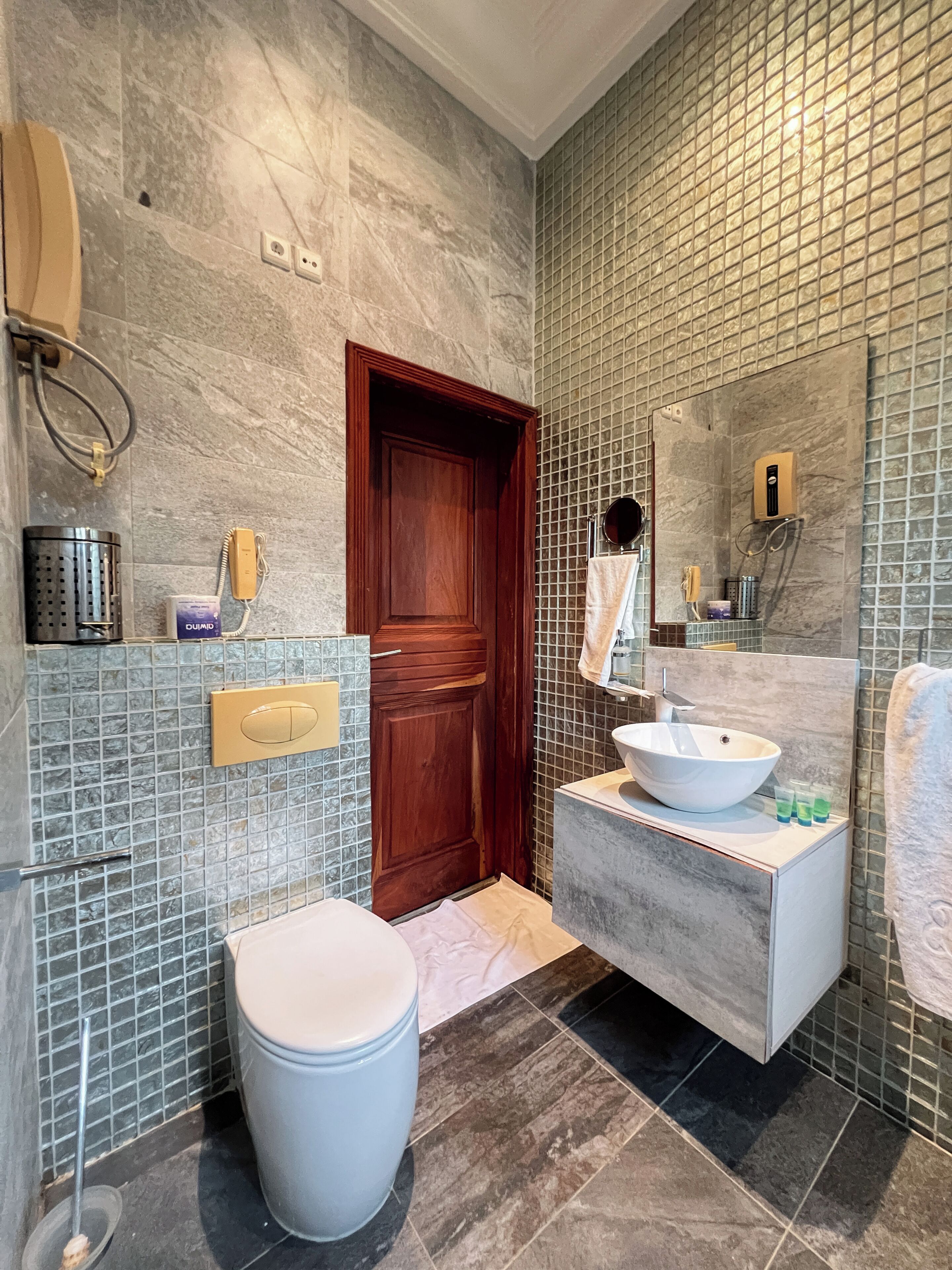 Combined shower/tub, hair dryer, towels, soap
