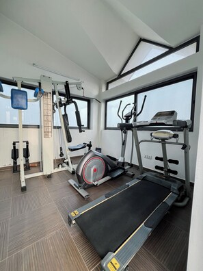 Deluxe Apartment, Balcony | Fitness facility - MB PRESTIGE LIVING (Cotonou)