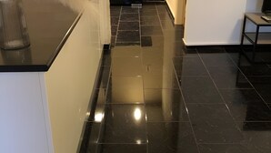 A modern kitchen with a black countertop, a white wall, and a black tiled floor. - Apartment 'Superior' with Mountain View, Wi-Fi and Air Conditioning (Paleokastritsa)