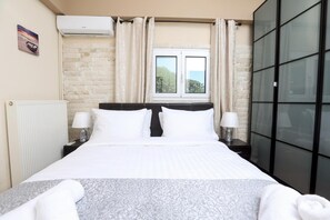 Iron/ironing board, WiFi, bed sheets - Apartment 'Superior' with Mountain View, Wi-Fi and Air Conditioning (Paleokastritsa)