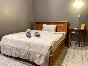 Studio, Courtyard View | Laptop workspace, free WiFi