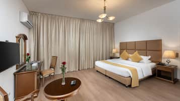 Studio, 1 King Bed, Balcony, Garden View | Desk, laptop workspace, free WiFi, bed sheets
