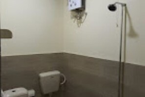 Deluxe Double Room | Bathroom - Bed & Bread (Ghulmet)