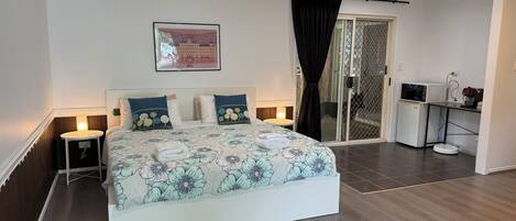 1 habitación, tabla de planchar con plancha, wifi y ropa de cama