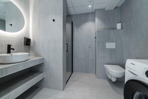 Dusche, Haartrockner, Handtücher, Seife