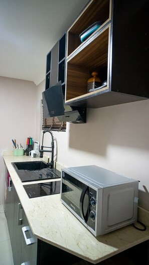 Suite Superior, dapur kecil, pemandangan kota | Dapur pribadi
