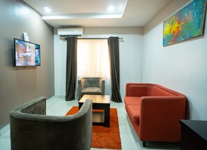Superior suite, kitchenette, uitzicht op stad | Woonruimte