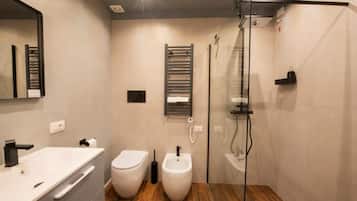 Junior Double Room, 1 Queen Bed, Courtyard View | Bathroom | Shower, free toiletries, hair dryer, towels