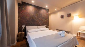 Junior Double Room, 1 Queen Bed, Courtyard View