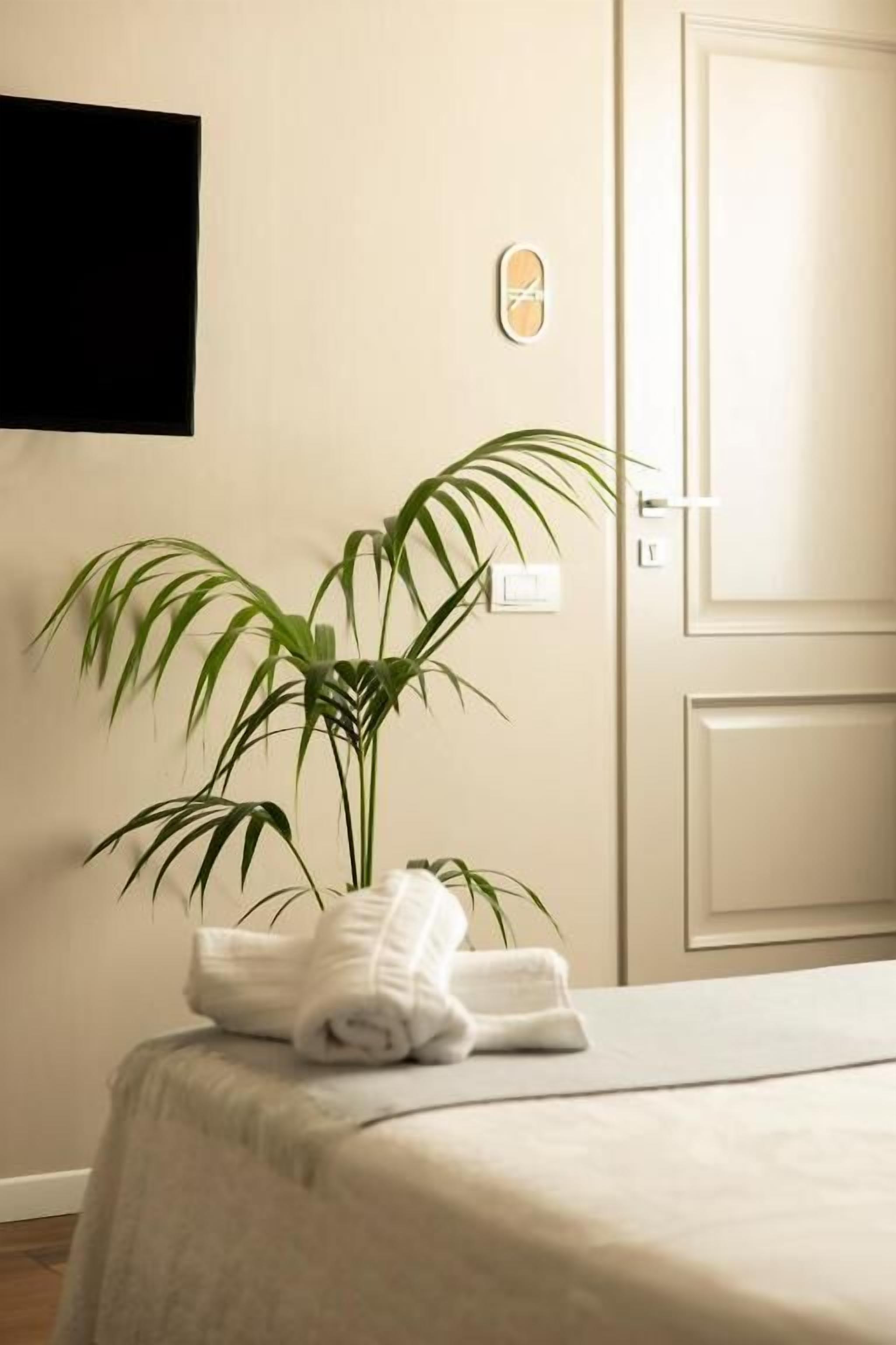 Junior Double Room, 1 Queen Bed, Courtyard View