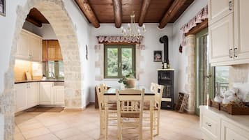 Villa Deluxe - privat pool | Matsal