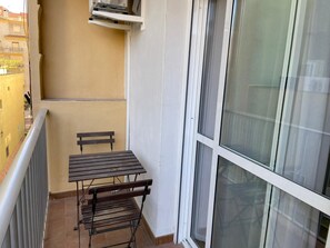Outdoor dining - Ref: 221. 2 bedroom apartment in Fuengirola, next to the beach. Great location. (Fuengirola)