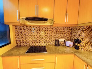 Microwave, stovetop, high chair, dining tables - 1Min to Pavilion Bukit Bintang KLCC Connected By Sky Bridge Large CozyApartment (Kuala Lumpur)