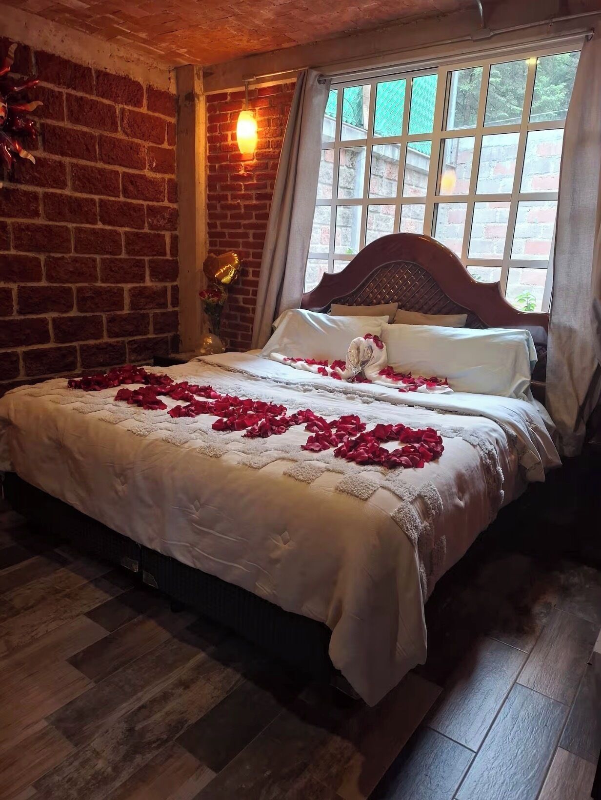 Free WiFi, bed sheets, wheelchair access