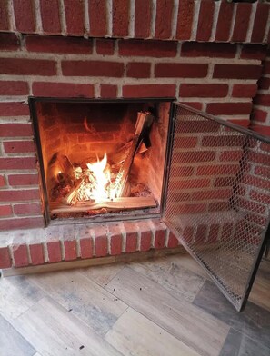 Fireplace - Chalet MQSTO cabin near the forest ideal for spending unique moments as a couple. (Puerto las Cruces)