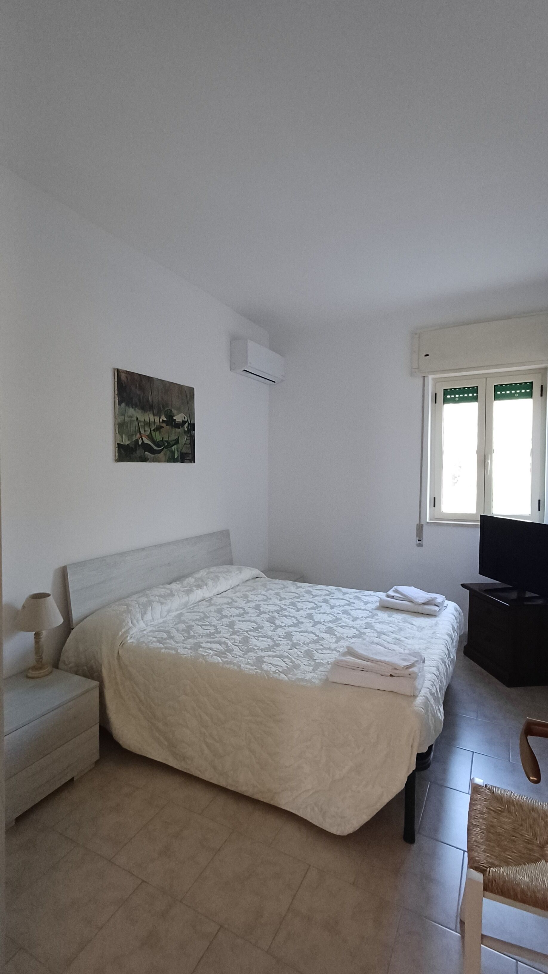 2 habitaciones, tabla de planchar con plancha y acceso a internet 