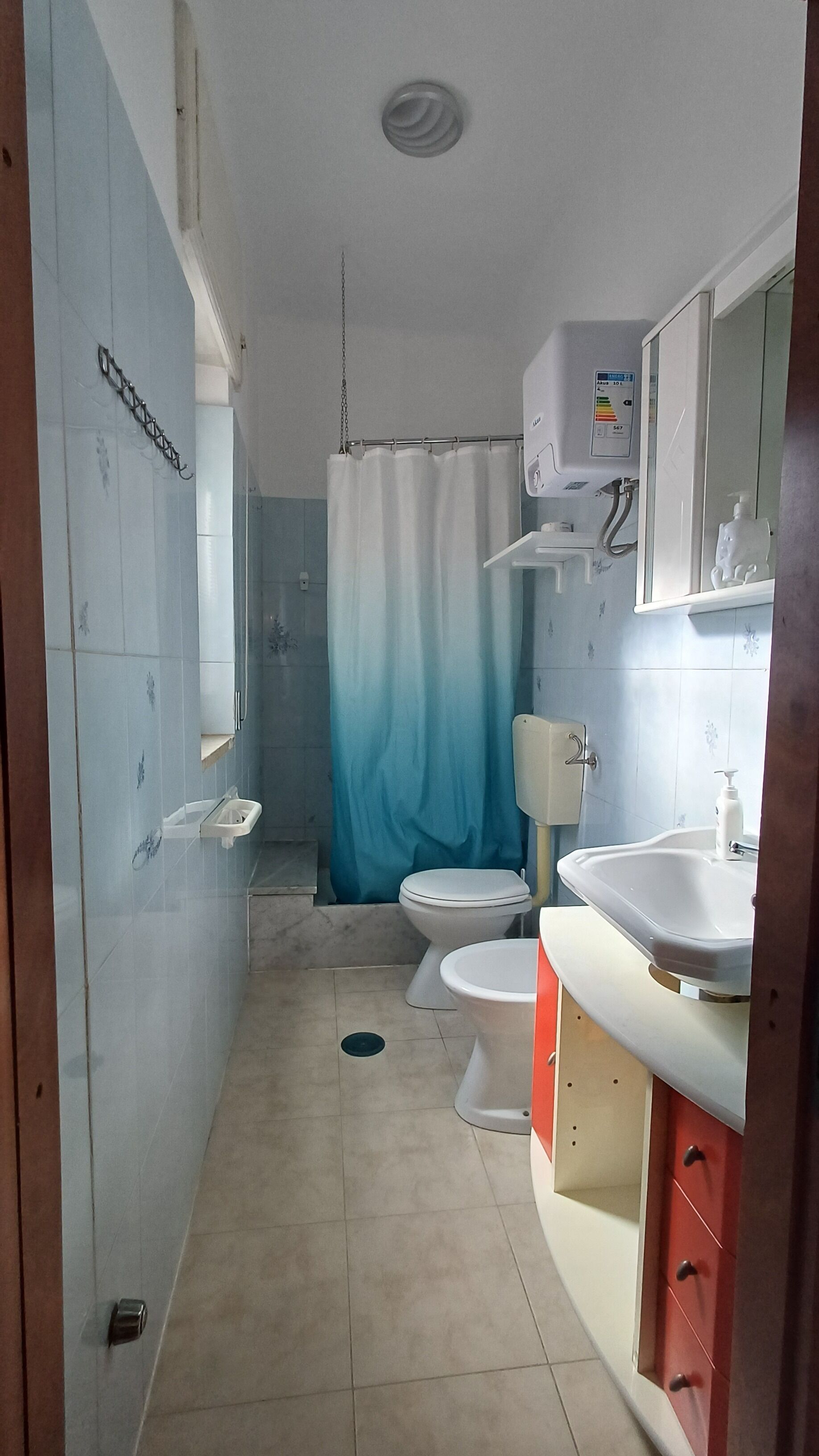 Dusche, Haartrockner, Bidet, Handtücher