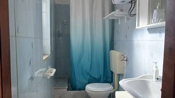 Dusche, Haartrockner, Bidet, HandtĂŒcher