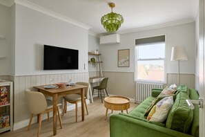 Smart TV - Coastal Calm - Quiet 1-Bedroom Flat by the Beach (Broadstairs)