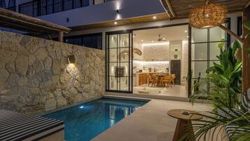 Villa Arnie | Caja de seguridad en la habitación y escritorio