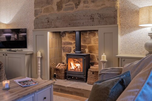 Riverwalk Cottage - A Charming Newly Renovated Stone Cottage