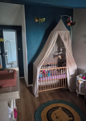 WiFi, bed sheets - Vrbo Property (Semussac)