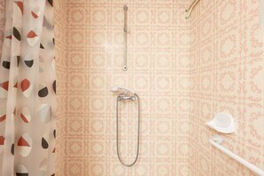 Shower, towels